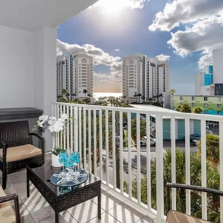 Coastal Retreat I Unbeatable Location I Sleeps 8 Apartment