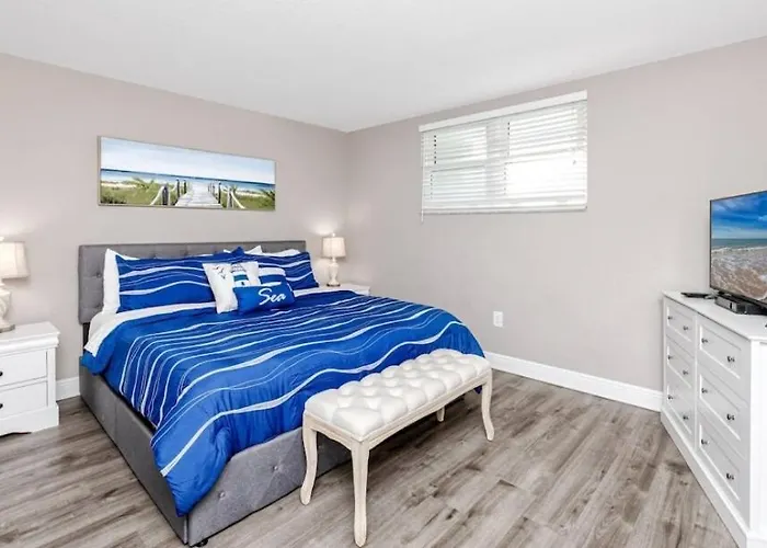 Coastal Retreat I Unbeatable Location I Sleeps 8 Apartment Clearwater Beach