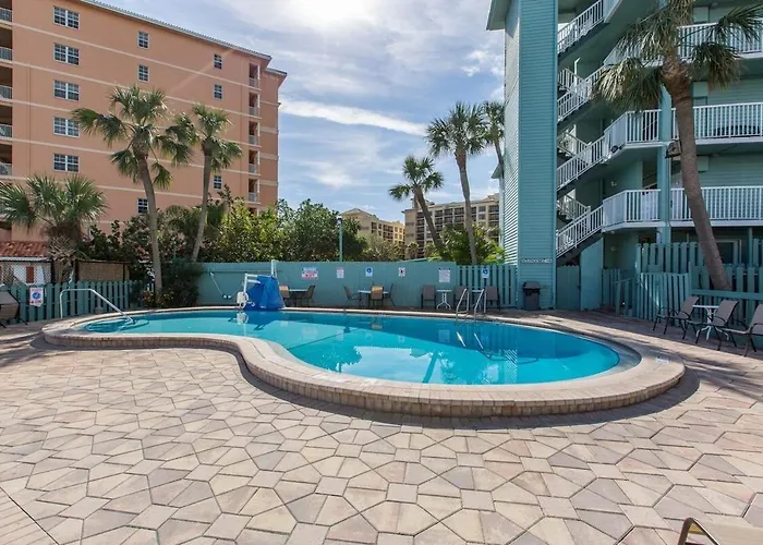 Coastal Retreat I Unbeatable Location I Sleeps 8 Clearwater Beach