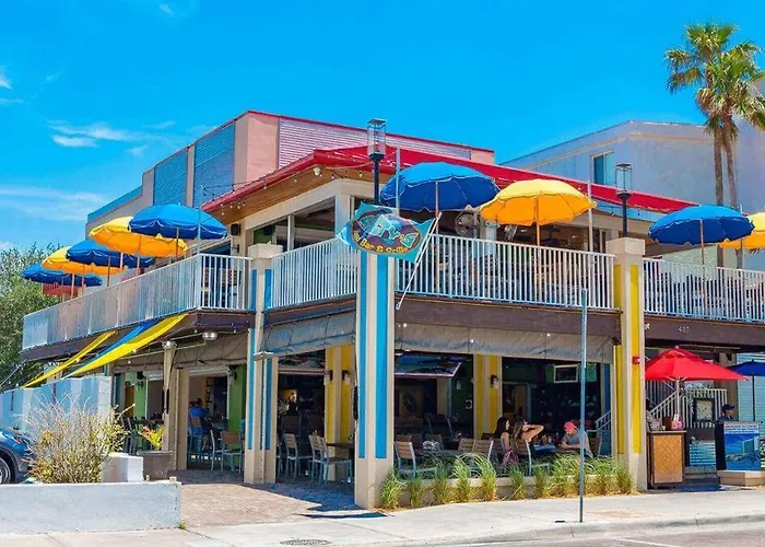 Coastal Retreat I Unbeatable Location I Sleeps 8 * Clearwater Beach