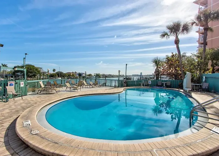 Apartment Coastal Retreat I Unbeatable Location I Sleeps 8 *