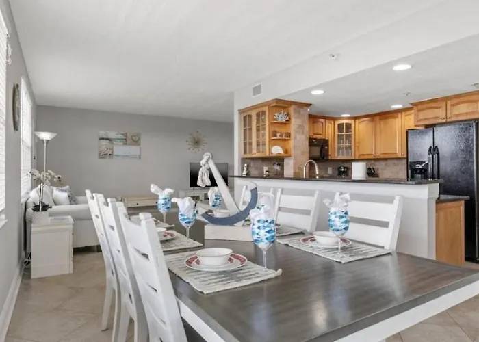 Coastal Retreat I Unbeatable Location I Sleeps 8 Clearwater Beach