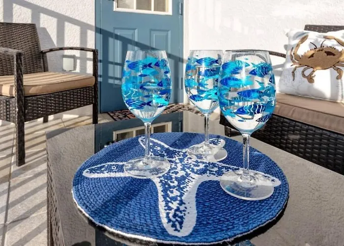Coastal Retreat I Unbeatable Location I Sleeps 8 * Clearwater Beach