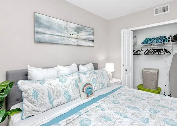 Apartment Coastal Retreat I Unbeatable Location I Sleeps 8