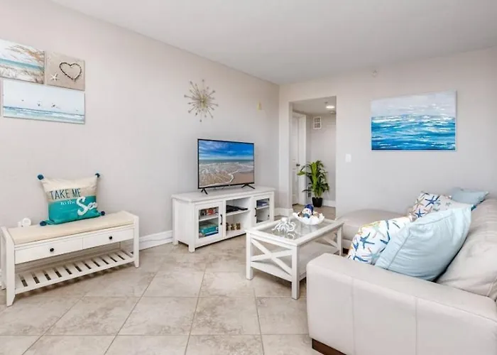 Coastal Retreat I Unbeatable Location I Sleeps 8 Apartment Clearwater Beach