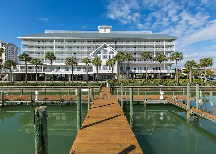 Coastal Retreat I Unbeatable Location I Sleeps 8 Apartment