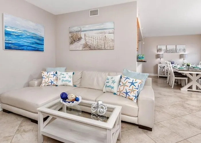 Apartment Coastal Retreat I Unbeatable Location I Sleeps 8 *