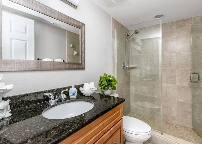 Coastal Retreat I Unbeatable Location I Sleeps 8 Apartment Clearwater Beach