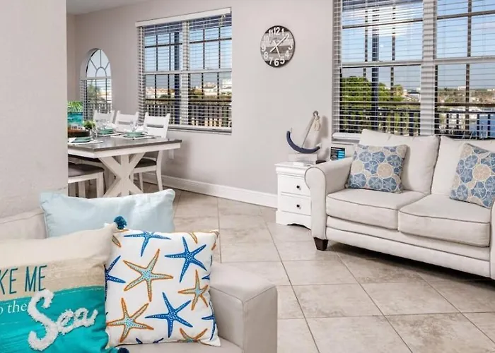 Coastal Retreat I Unbeatable Location I Sleeps 8 Clearwater Beach