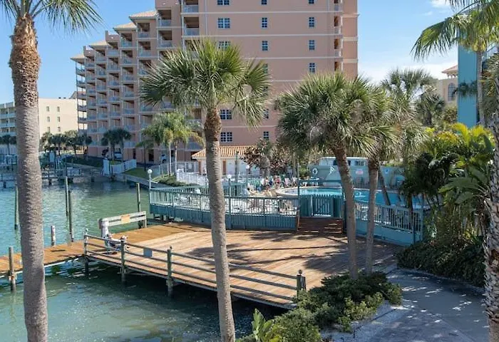 Coastal Retreat I Unbeatable Location I Sleeps 8 Apartment