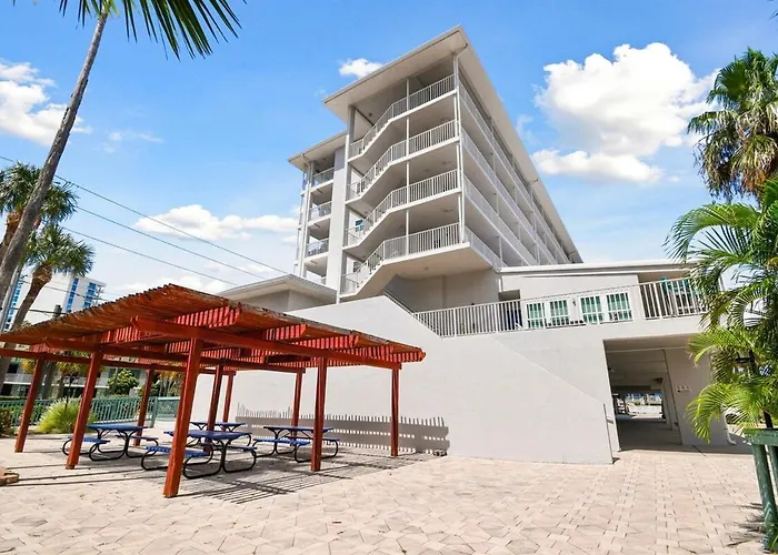 Apartment Coastal Retreat I Unbeatable Location I Sleeps 8 Clearwater Beach