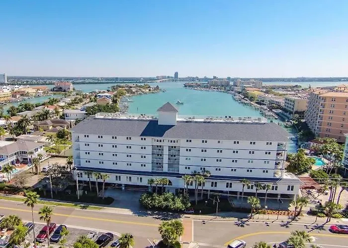 Coastal Retreat I Unbeatable Location I Sleeps 8 *