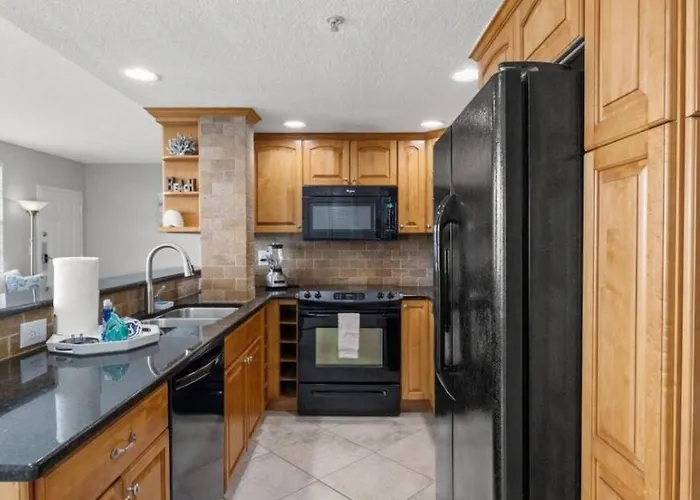 Coastal Retreat I Unbeatable Location I Sleeps 8 Apartment Clearwater Beach