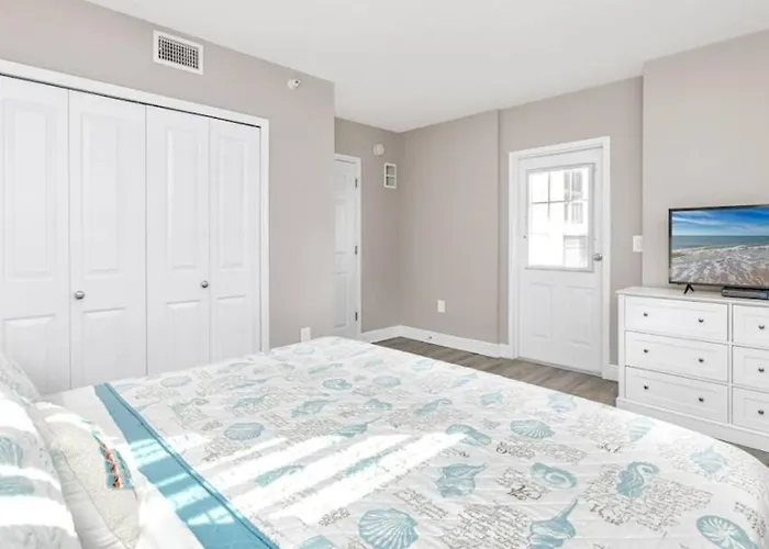 Coastal Retreat I Unbeatable Location I Sleeps 8 *