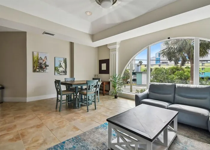 Coastal Retreat I Unbeatable Location I Sleeps 8