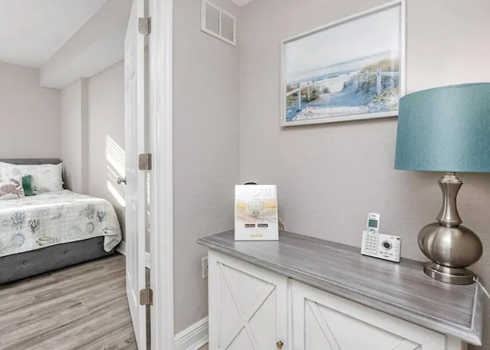 Apartment Coastal Retreat I Unbeatable Location I Sleeps 8