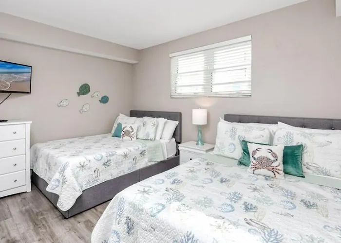 Coastal Retreat I Unbeatable Location I Sleeps 8 Apartment *