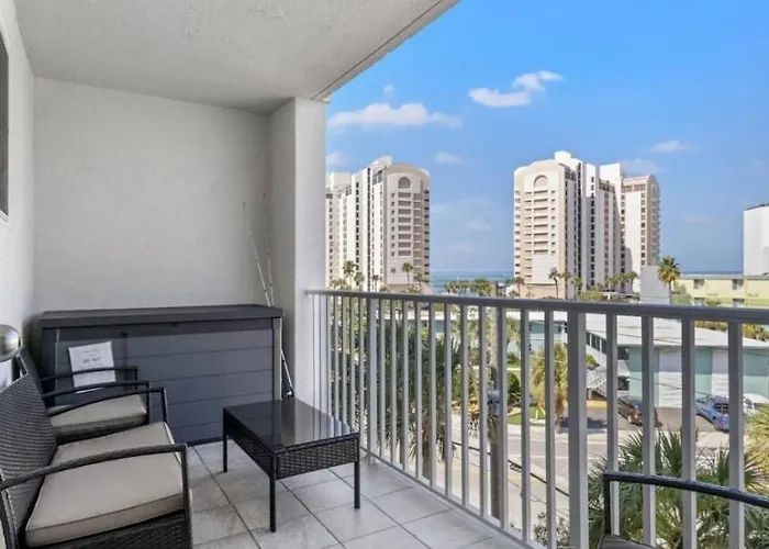 Apartment Coastal Retreat I Unbeatable Location I Sleeps 8 *
