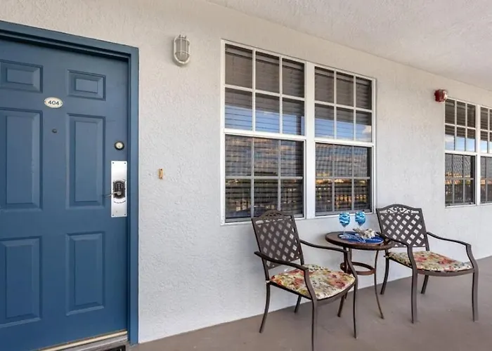 Coastal Retreat I Unbeatable Location I Sleeps 8 Clearwater Beach
