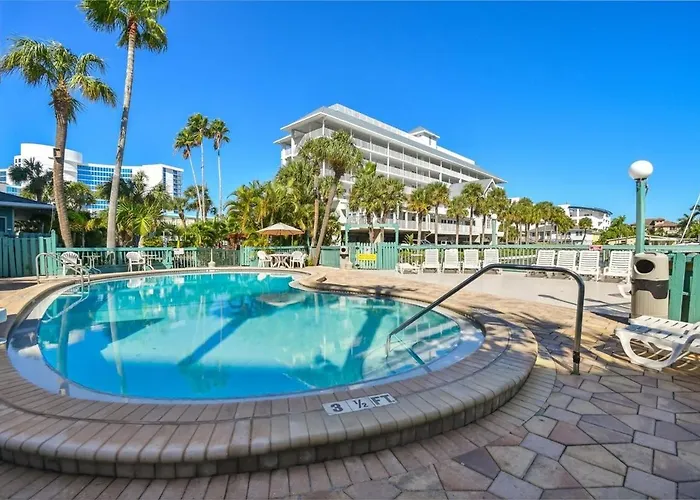Coastal Retreat I Unbeatable Location I Sleeps 8